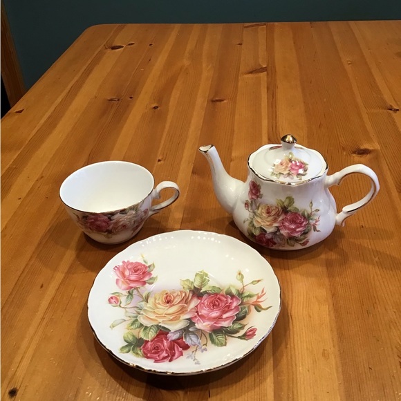 GRACE’S TEAWARE TEA FOR ONE ENGLISH ROSE GARDEN TEAPOT CUP SAUCER - Picture 6 of 10